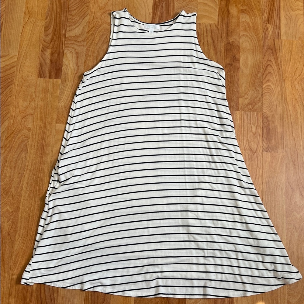 Abound (Nordstrom) Sleeveless Black and White Swing Tank Dress w pockets